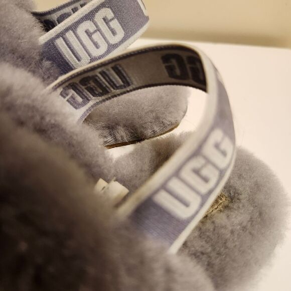 SPECIAL! Auth. Ugg "Oh Yeah" Gray Sheepskin Strap Sandals Girls Sz. 9 MSRP $129 - Picture 2 of 6